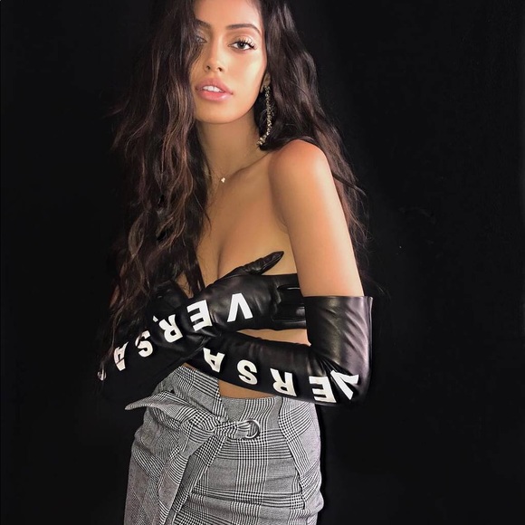 VERSACE LOGO GLOVES - Picture 7 of 7